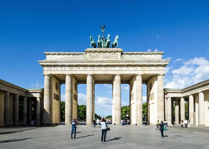 Homely - Super Modern, Center, Rosenthalerplatz דירה